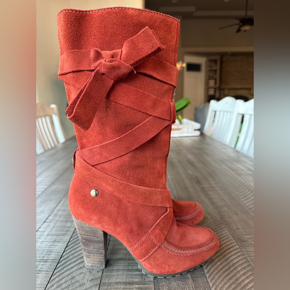 Calvin Klein Jeans Jill Fashion Suede Heeled Boots Women’s Size 9 (NWOT)